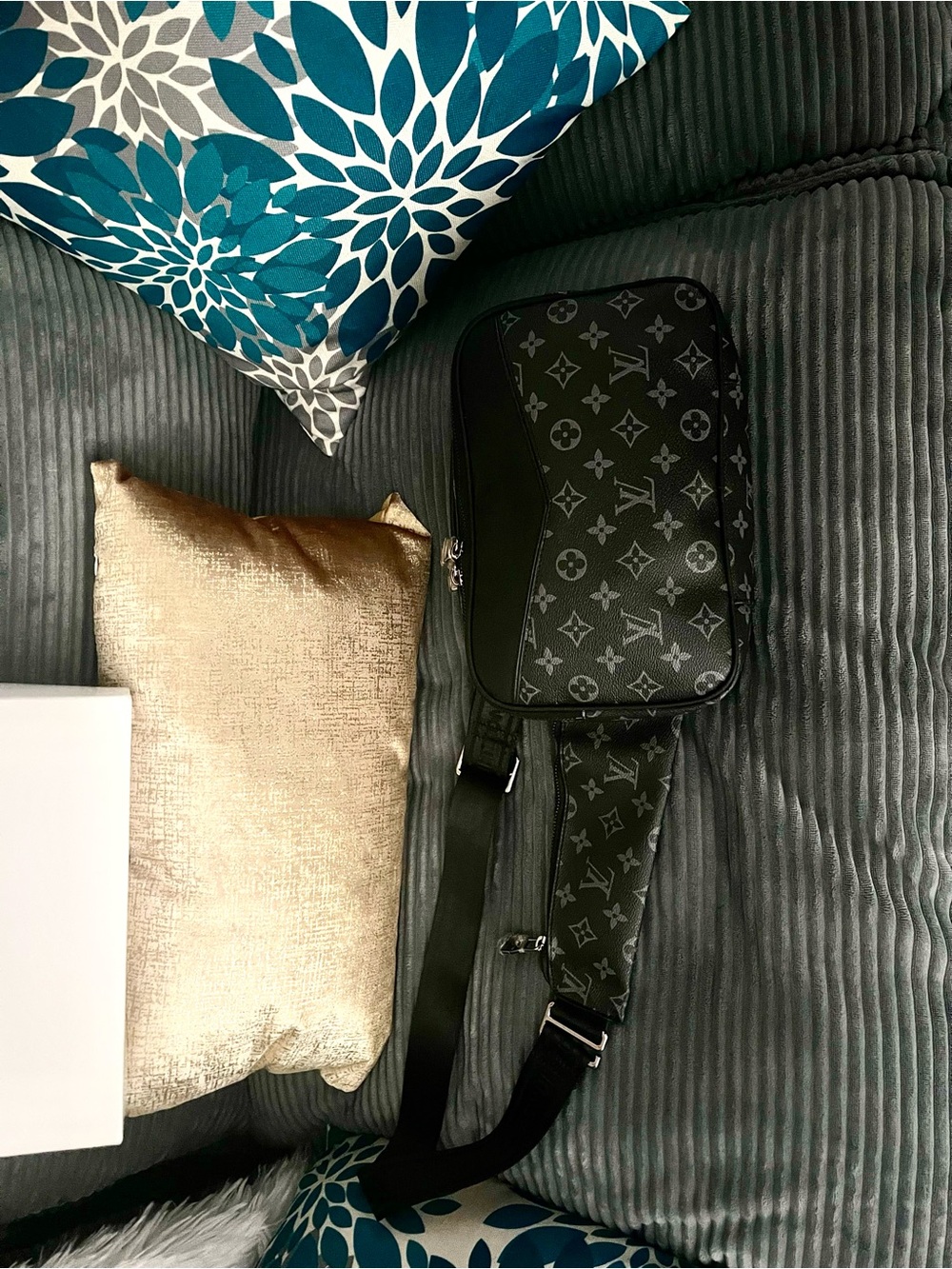 Louis Vuitton Black Monogram Belt/Crossbody Bag - Picture 3 of 8
